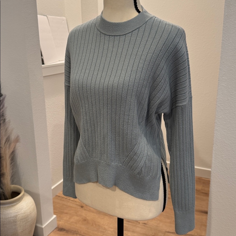 Abercrombie & Fitch sweater - Picture 9 of 11